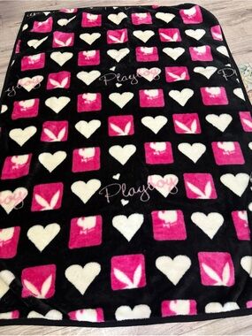 Playboy blanket throw cubes bunny rabbit Black & Pink Heart Plush Throw Blanket